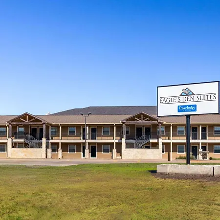 Eagle'S Den Suites Kenedy A Travelodge By Wyndham